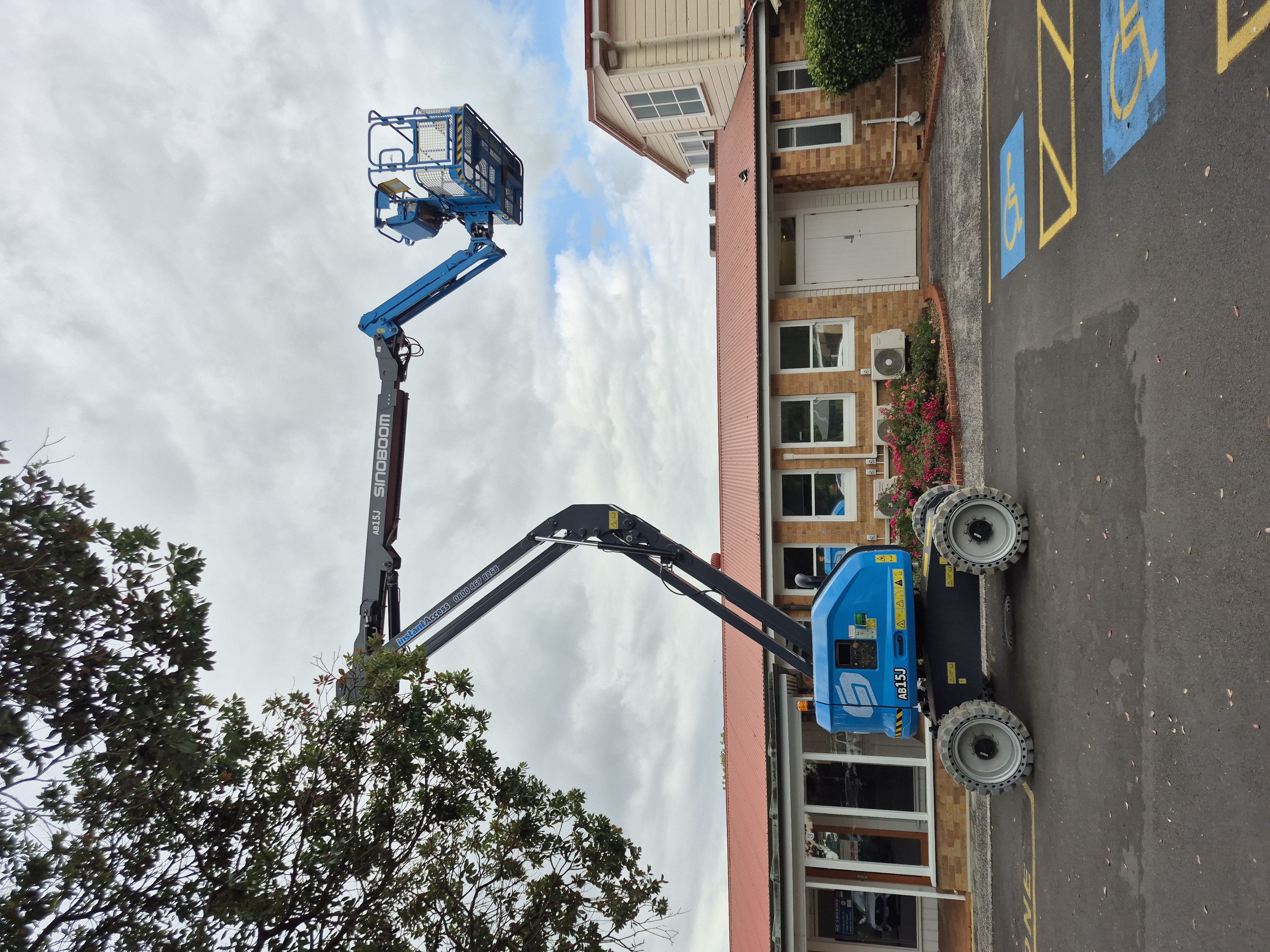 Multi-level scaffold commercial building